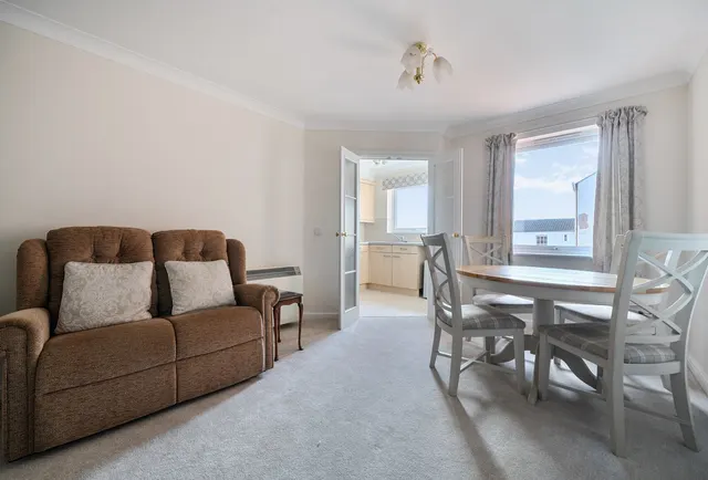 Photo 3 — London Road, Gloucester, GL1 3QE