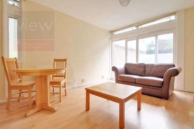 Photo 2 — Cedars Road, London SW4 0PW