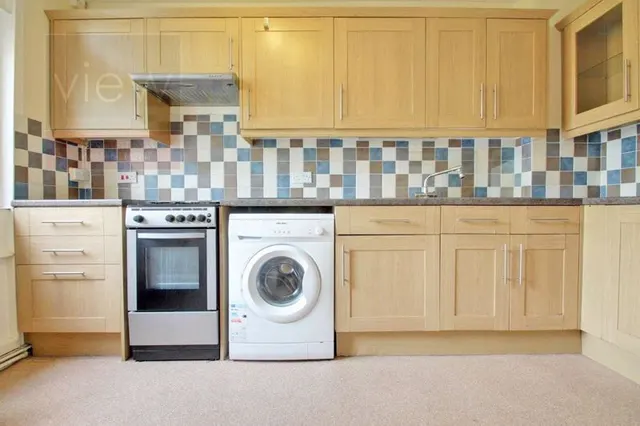 Cedars Road, London SW4 0PW, photo 1