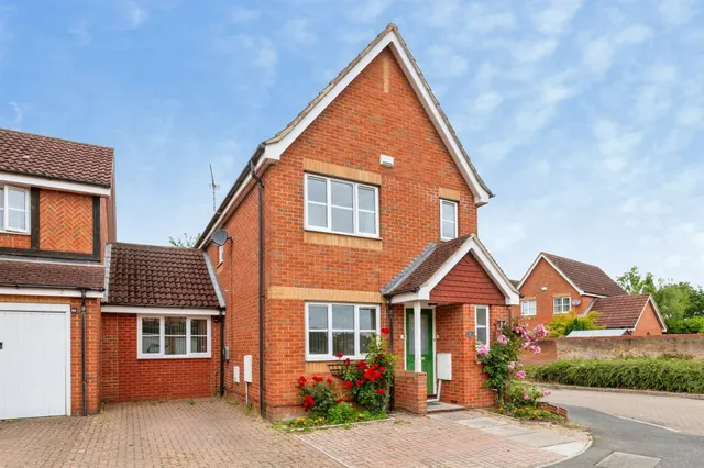 Ferrers Close, Slough, photo 1