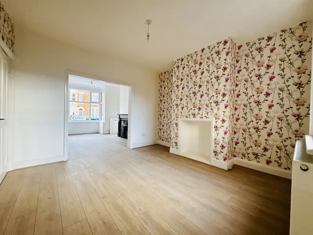 Photo 3 — Elsden Road, WELLINGBOROUGH