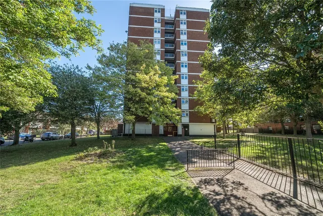 Grove Park Road, London, SE9, photo 1