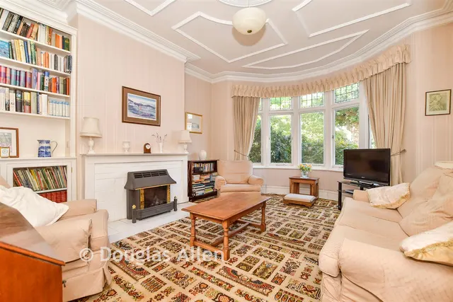 Monkhams Avenue, Woodford Green, IG8, photo 3