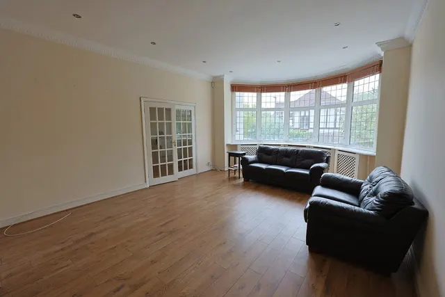 Lake View, Edgware, photo 2