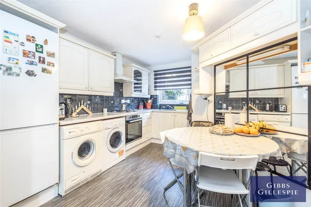 Bennett Close, Northwood, HA6, photo 3