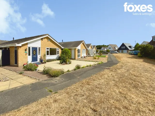 Rodney Drive, Christchurch, Dorset, BH23 3JF, photo 1