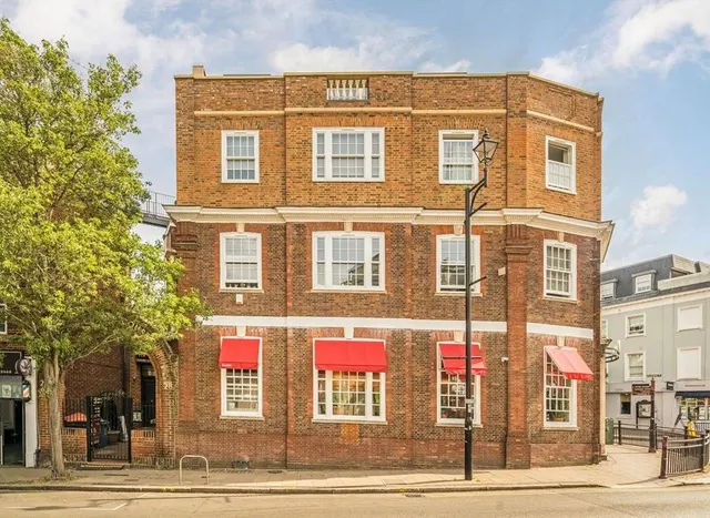 St. James' Road, Surbiton, KT6, photo 1