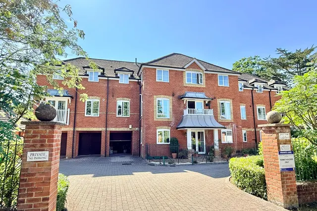 Salisbury Road, SP6, photo 1