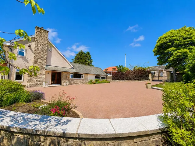 Photo 3 — West Avenue, Carluke, Carluke, ML8 5AE