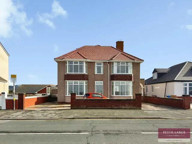 Marine Drive, Rhyl, Denbighshire, LL18 3AY, photo 1