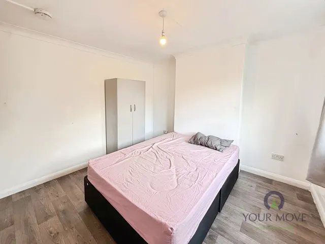 1 bedroom flat — Old Lodge Lane, Purley, CR8