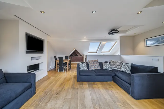 London, NW6, photo 1