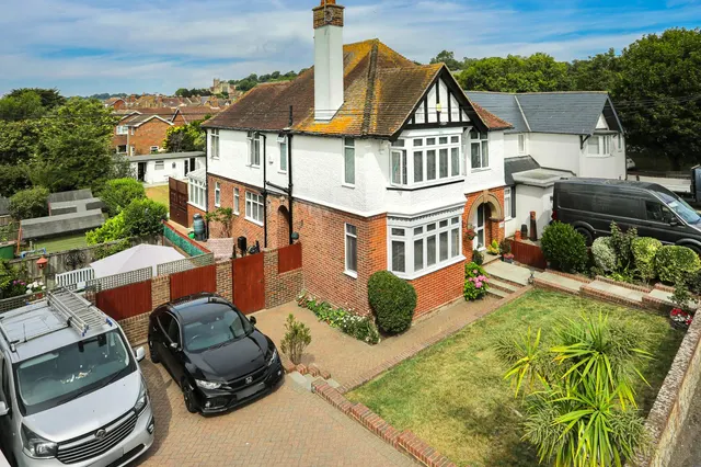 Twiss Road, Hythe, CT21, photo 1