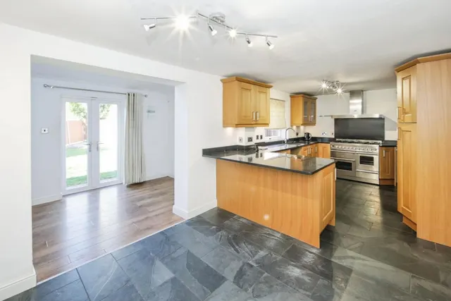 Nesfield Grove, Hampton-In-Arden, B92, photo 3