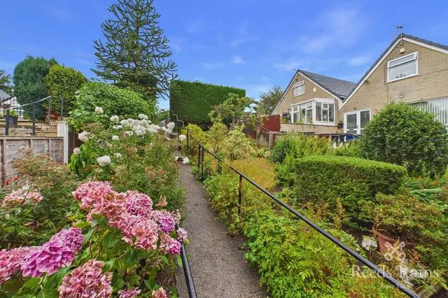 Longworth Avenue, Burnley, BB10, photo 1