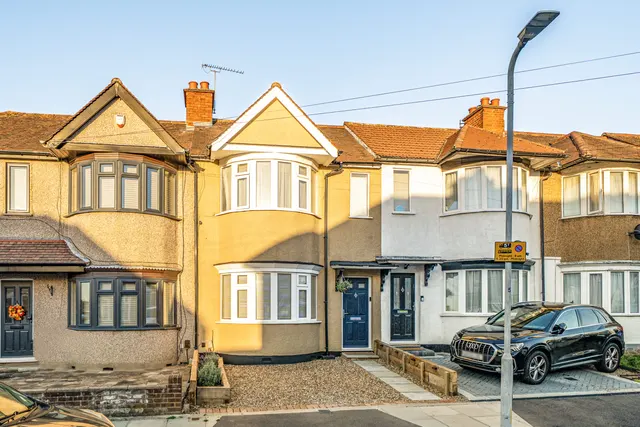 Hartland Drive, Ruislip, HA4, photo 1