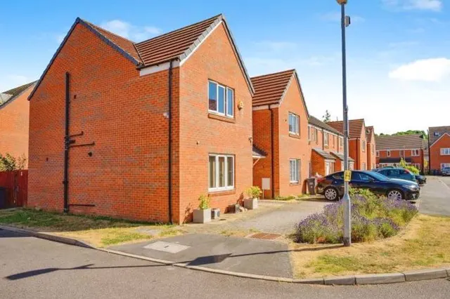 Guardian Way, Luton LU1 1BU, photo 1