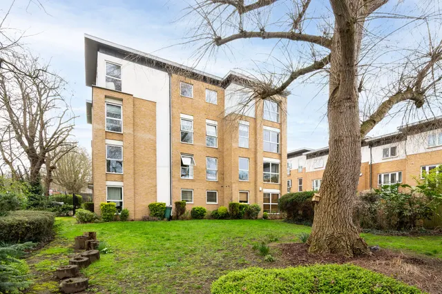 Photo 2 — Flat 6, Caledonian Court, Highwood Close, London
