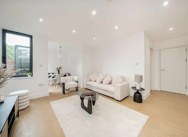 Durnsford Road, Pitt Crescent, SW19, photo 1