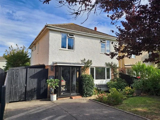 Mallon Dene, Rustington, photo 1