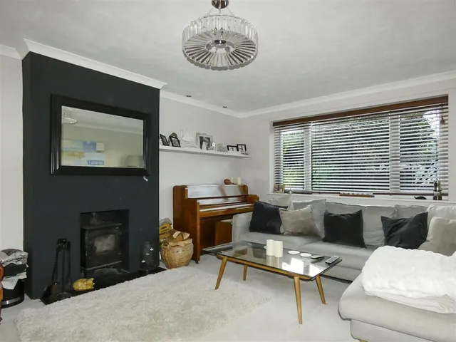 Mallon Dene, Rustington, photo 3