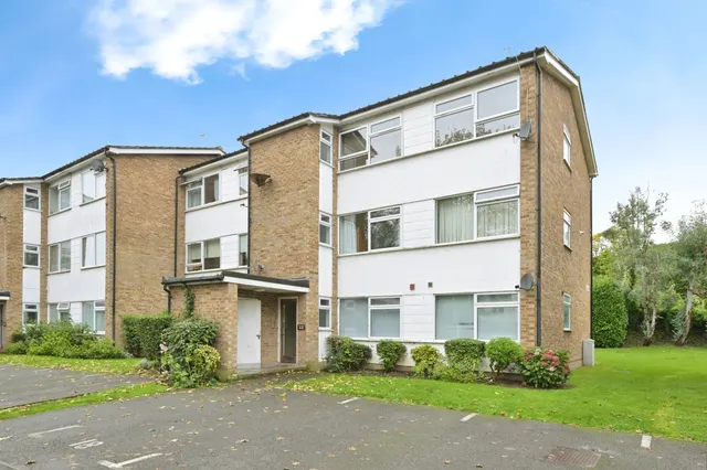 Photo 2 — High Road, Broxbourne