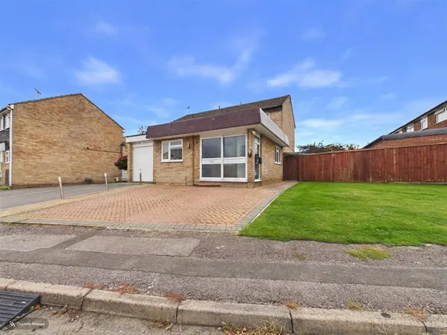 Galsworthy Place, Aylesbury, photo 1