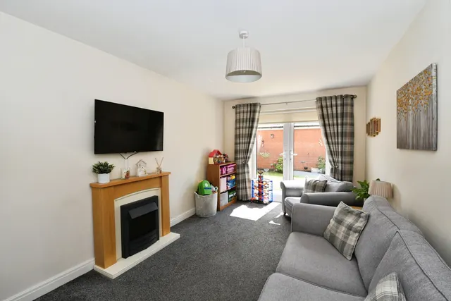 Pavillion Gardens, North Hykeham, LN6, photo 3