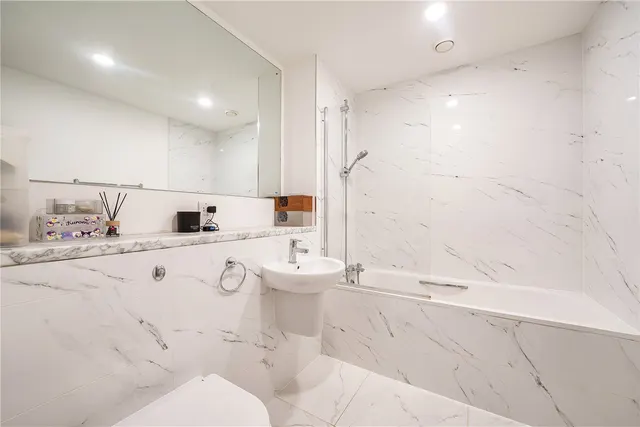 Ward Road, London, E15, photo 1