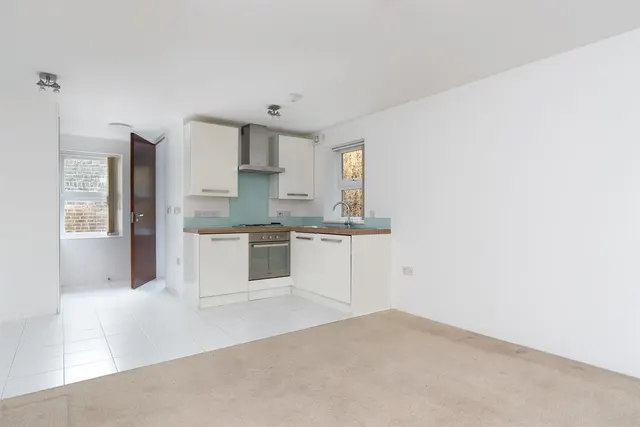 Bath Road, West Drayton, UB7, photo 3