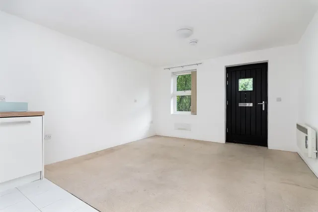 Bath Road, West Drayton, UB7, photo 2
