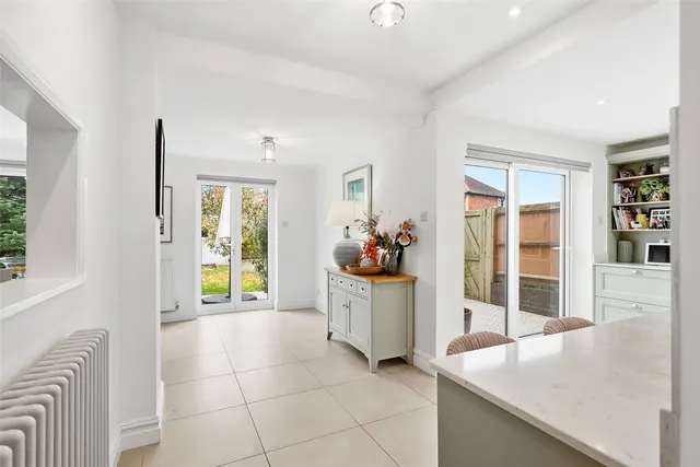 Photo 3 — Worple Road, Old Isleworth, TW7 7HT