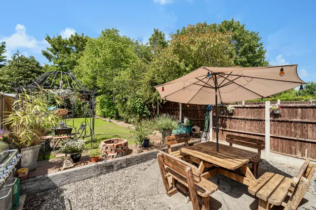 New Road, Staines-upon-Thames, TW18, photo 2