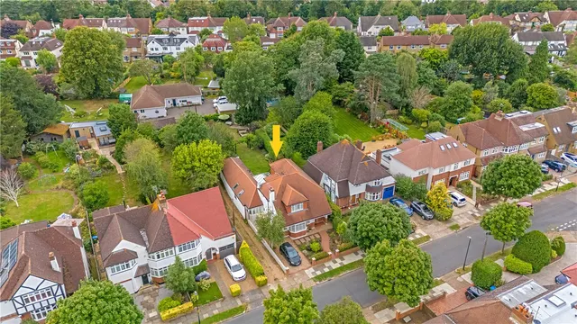 Cardinals Walk, Hampton, TW12 2TS, photo 1