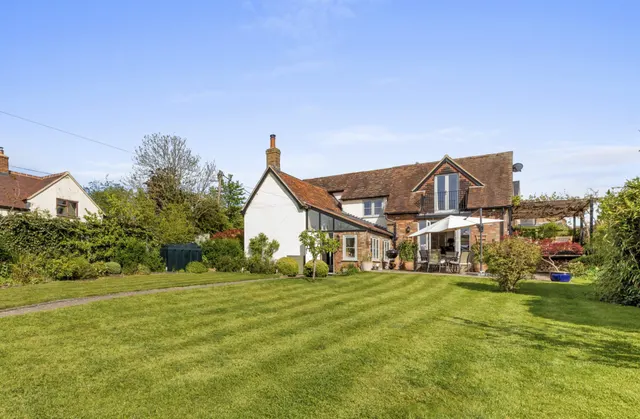 Ickford Road, Shabbington, HP18, photo 1