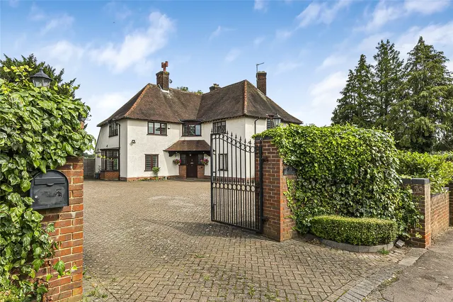 Camlet Way, Hadley Wood, Hertfordshire, EN4 0NL, photo 1