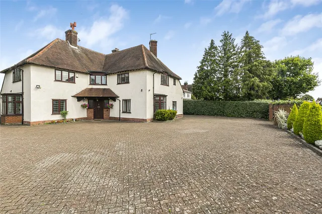 Photo 3 — Camlet Way, Hadley Wood, Hertfordshire, EN4 0NL