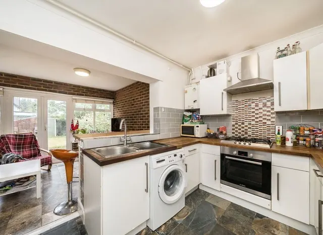 Photo 3 — Charter Road, Kingston Upon Thames, KT1
