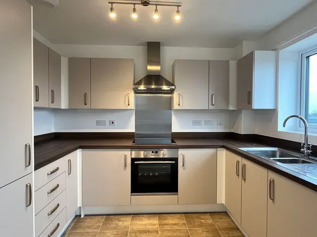 Harvest Hill, Maidenhead SL6 2QP, photo 1
