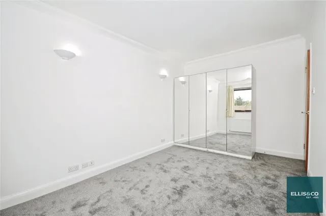 Rowlands Close, Mill Hill, NW7, photo 2