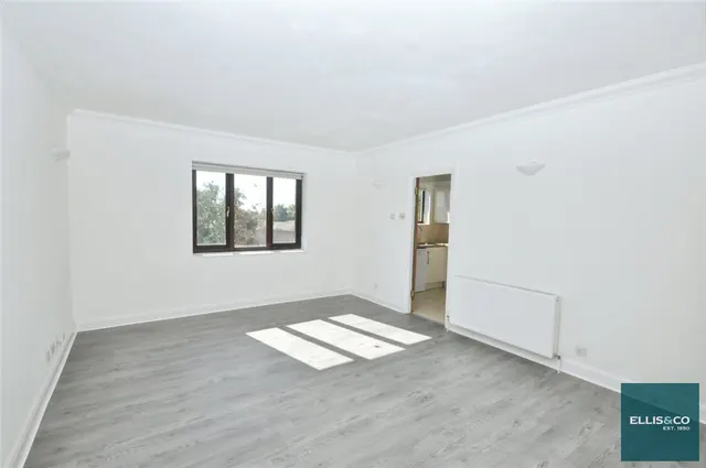 Rowlands Close, Mill Hill, NW7, photo 1