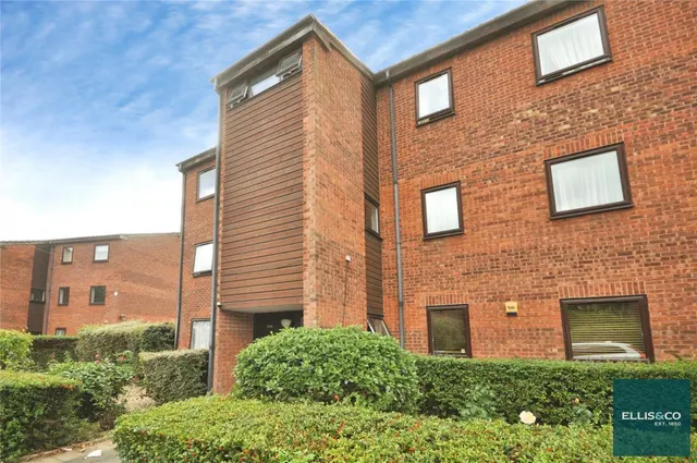 Rowlands Close, Mill Hill, NW7, photo 3