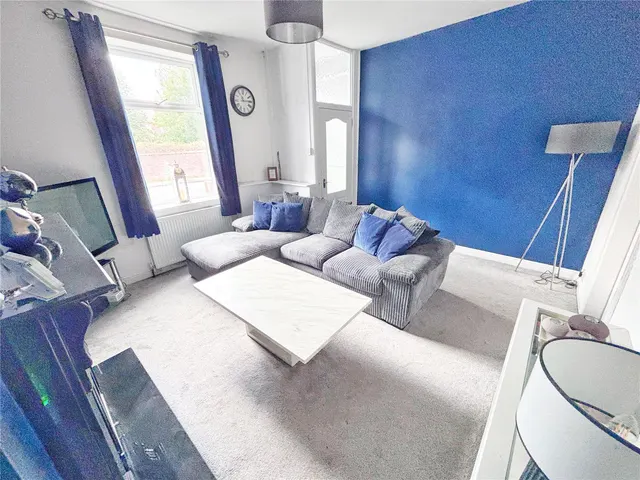 Oldham Road, Middleton, M24, photo 3