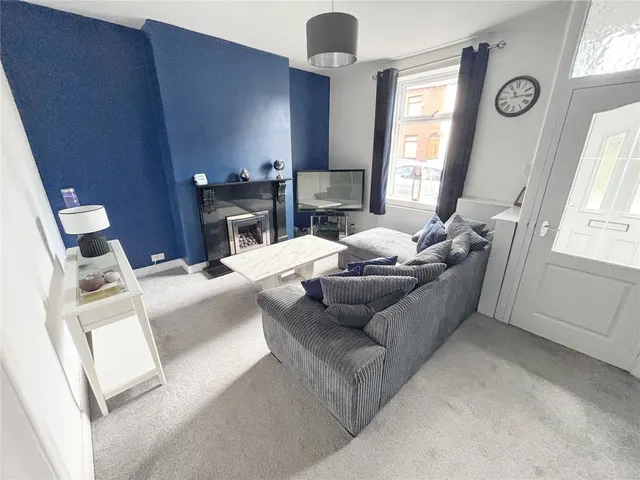 Oldham Road, Middleton, M24, photo 2