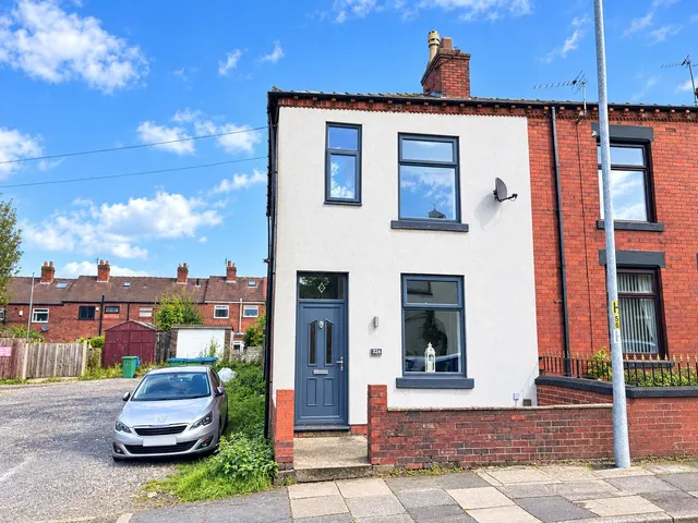 Oldham Road, Middleton, M24, photo 1