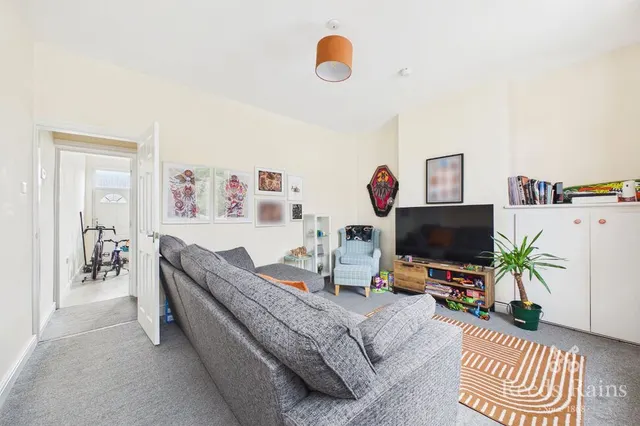 Photo 3 — Oakwood Drive, Rothwell, West Yorkshire, LS26