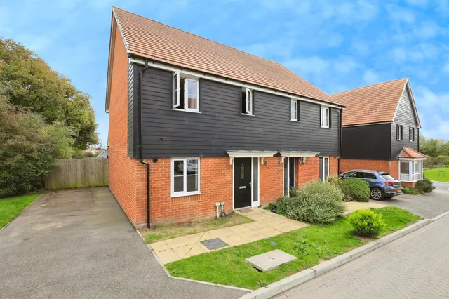 Millstone Drive, Hailsham, BN27, photo 1