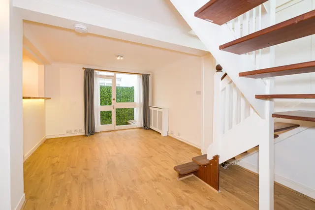 13 Aylesford Street, London, photo 1