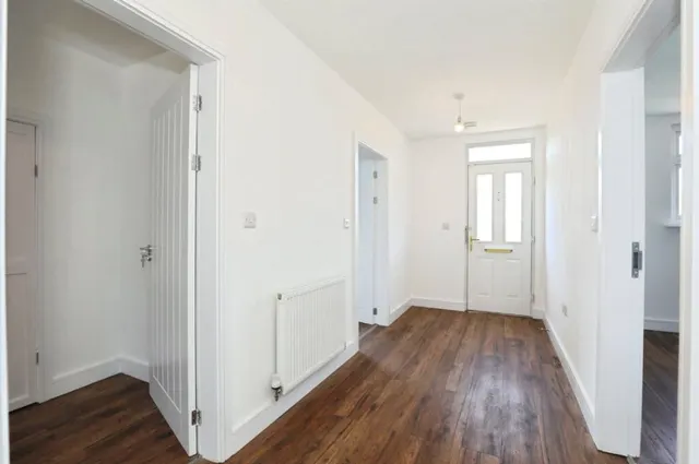 Darley Avenue, CW2, photo 3