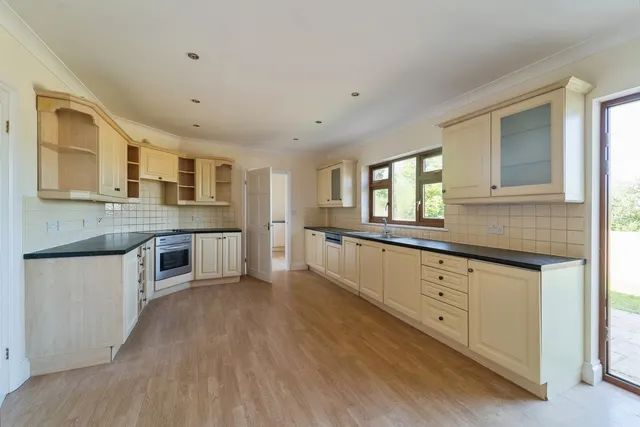 Croesyceiliog, Carmarthen, SA32, photo 3